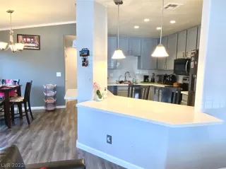 Photo #3: 2390186 Listing 