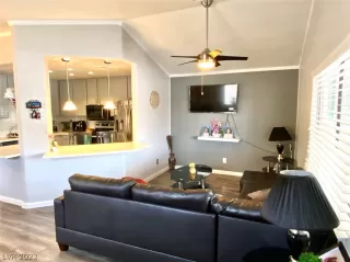 Photo #4: 2390186 Listing 