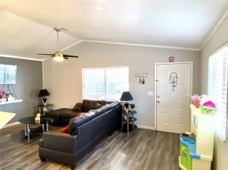 Photo #5: 2390186 Listing 