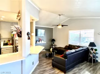 Photo #6: 2390186 Listing 