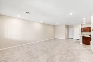 Photo #2: 2390198 Listing 