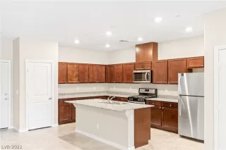 Photo #4: 2390198 Listing 