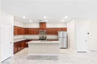 Photo #5: 2390198 Listing 