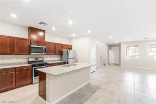 Photo #6: 2390198 Listing 