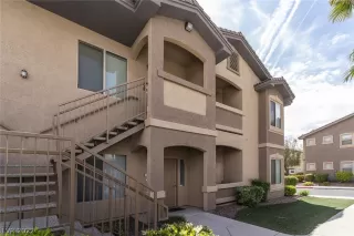 Photo #3: 2390222 Listing