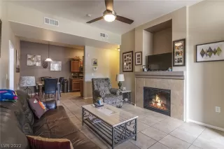 Photo #5: 2390222 Listing