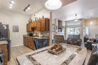 Photo #6: 2390222 Listing