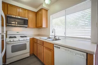 Photo #6: 2390248 Listing