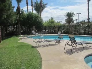 Photo #4: 2390250 Listing 