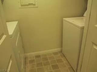 Photo #5: 2390250 Listing 