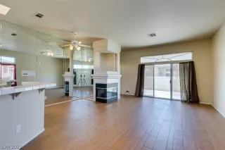 Photo #3: 2390252 Listing