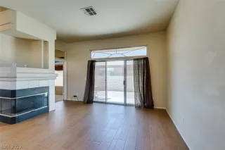 Photo #5: 2390252 Listing