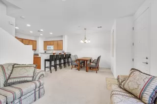 Photo #3: 2390261 Listing