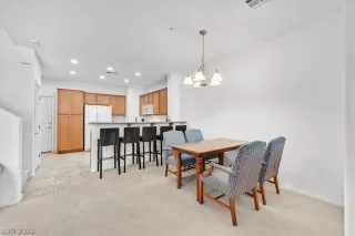 Photo #4: 2390261 Listing