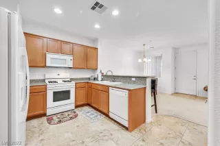 Photo #5: 2390261 Listing