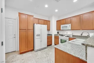 Photo #6: 2390261 Listing