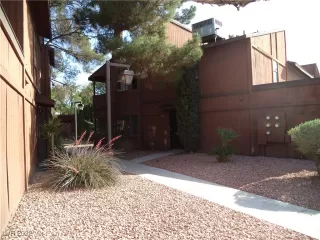 Photo #1: 2390311 Listing 