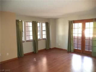 Photo #2: 2390311 Listing 
