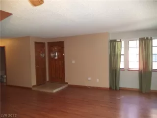 Photo #4: 2390311 Listing 