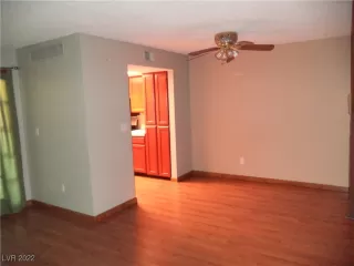 Photo #5: 2390311 Listing 