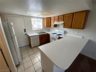 Photo #2: 2390319 Listing