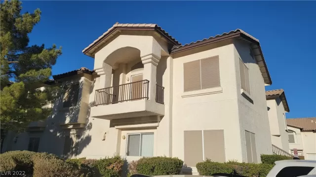 MLS: 2390326 Condo For Sale