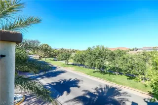 Photo #3: 2390327 Listing