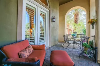 Photo #4: 2390327 Listing