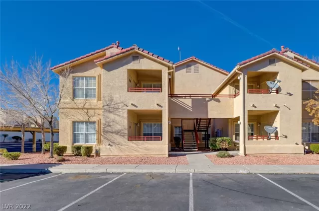 MLS: 2390368 Condo For Sale