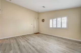 Photo #6: 2390395 Listing