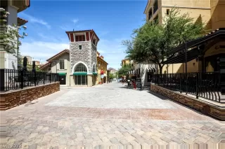 Photo #1: 2390404 Listing 