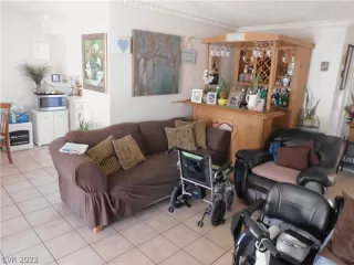 Photo #6: 2390438 Listing 