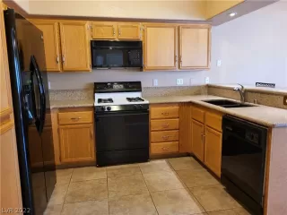 Photo #4: 2390446 Listing