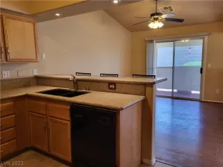 Photo #5: 2390446 Listing