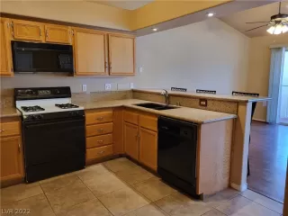 Photo #6: 2390446 Listing