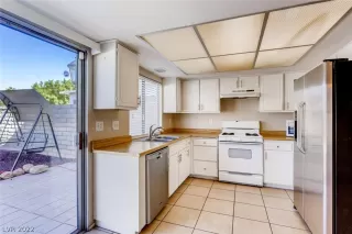 Photo #3: 2390457 Listing 