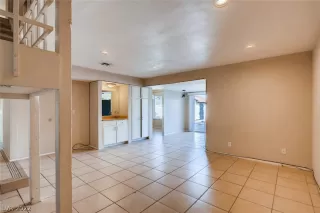 Photo #4: 2390457 Listing 