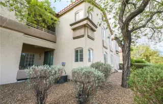 Photo #1: 2390465 Listing 