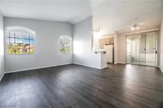 Photo #3: 2390465 Listing 