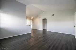 Photo #4: 2390465 Listing 