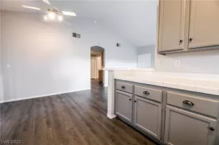 Photo #5: 2390465 Listing 