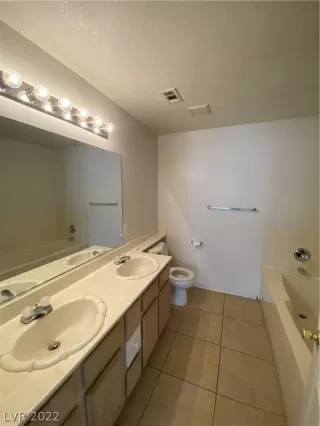 Photo #4: 2390482 Listing 