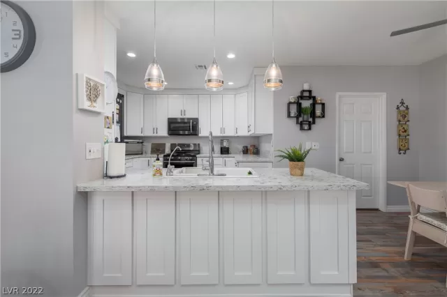 MLS: 2390564 Condo For Sale