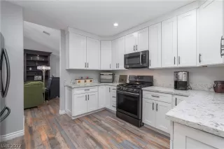 Photo #1: 2390564 Listing