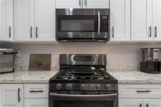 Photo #2: 2390564 Listing