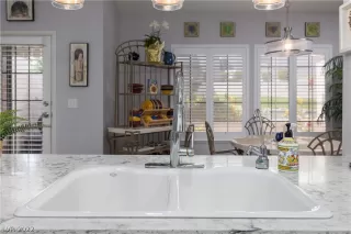 Photo #3: 2390564 Listing