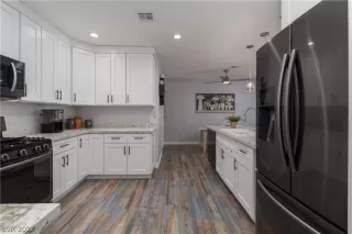 Photo #4: 2390564 Listing