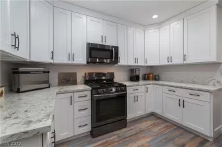 Photo #5: 2390564 Listing