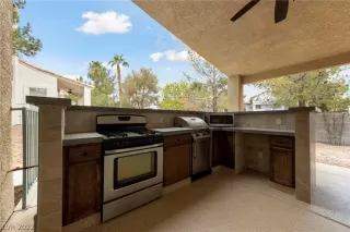 Photo #2: 2390586 Listing