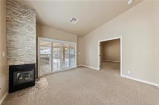 Photo #3: 2390586 Listing